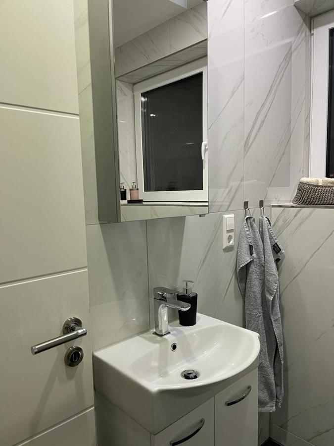 2 Zimmer Wohnung Zur Taegliche Miete 헤힝겐 외부 사진